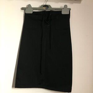 Black pencil skirt with pockets